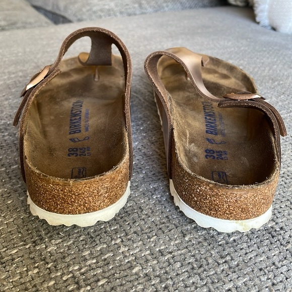 BIRKENSTOCK Gizeh Metallic Sandal! - Picture 6 of 10